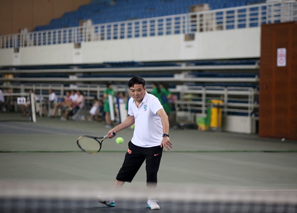 Chơi tennis giải tỏa căng thẳng, stress, dẻo dai, khỏe mạnh