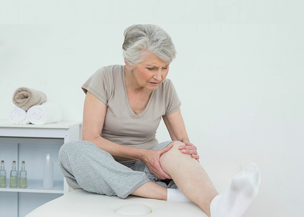 Ở người cao tuổi thường rất khó tránh khỏi việc nhức mỏi tay chân, đau xương khớp